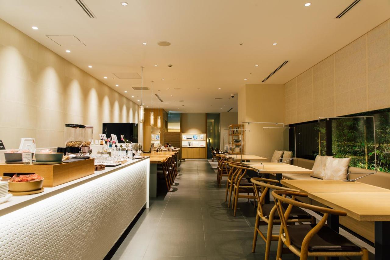 Kanazawa Tokyu Hotel Экстерьер фото Interior of a typical Starbucks Reserve store