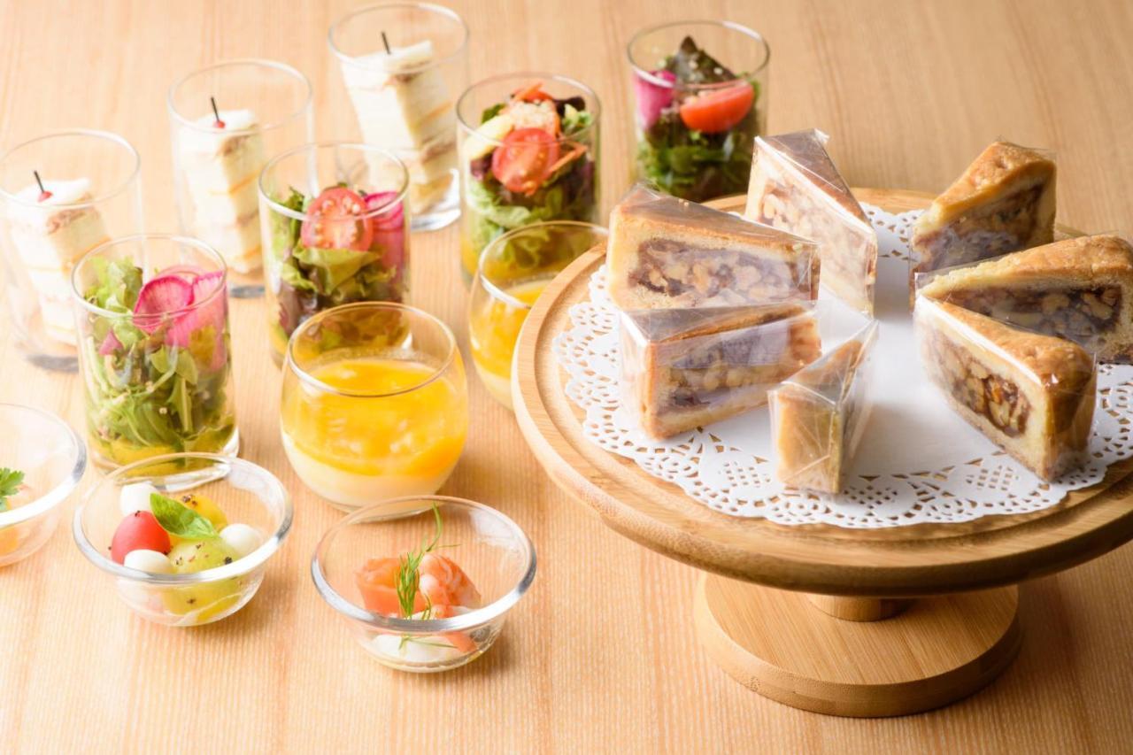 Kanazawa Tokyu Hotel Экстерьер фото A selection of canapés