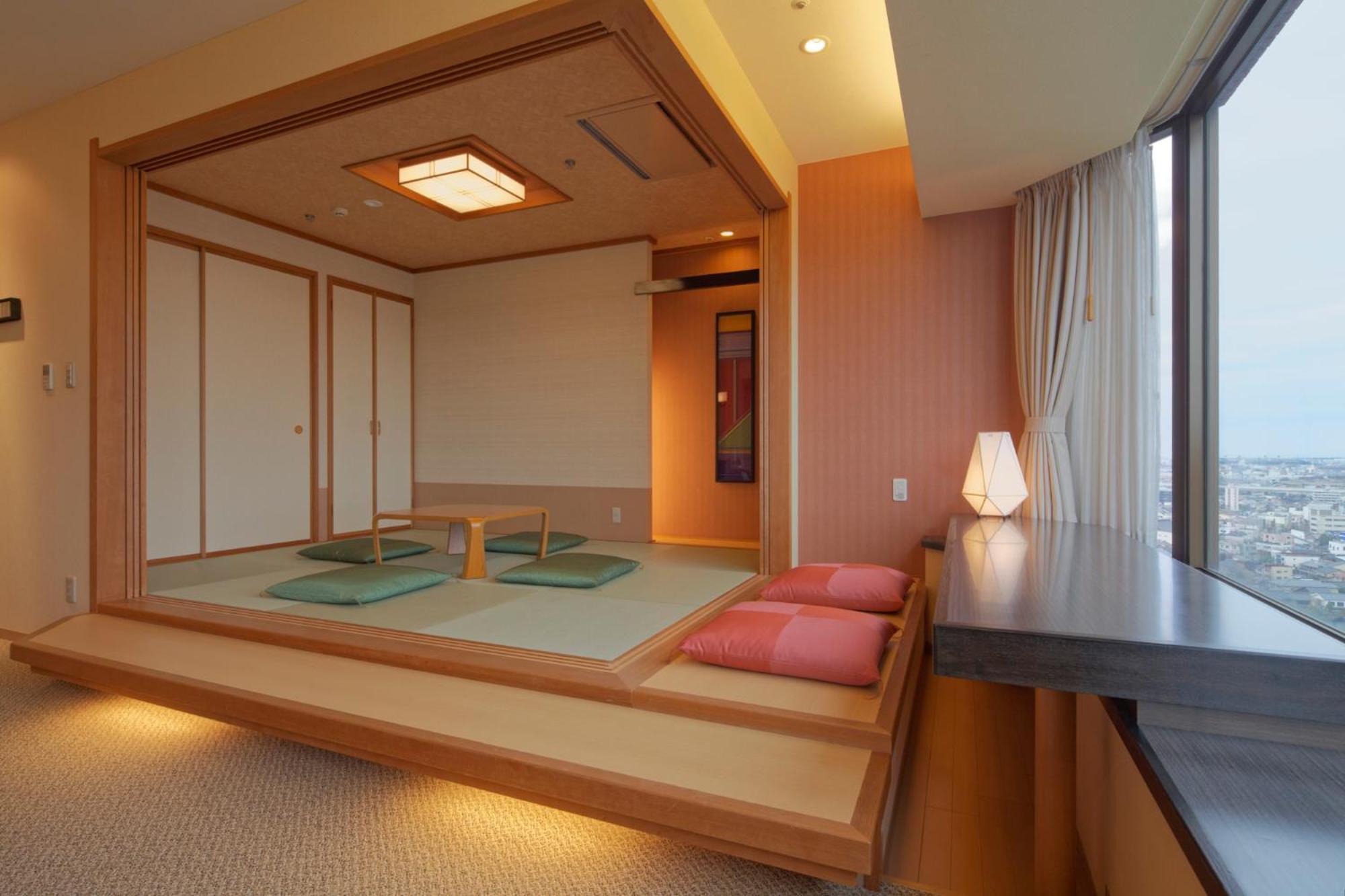 Kanazawa Tokyu Hotel Экстерьер фото A Japanese-style room at the hotel